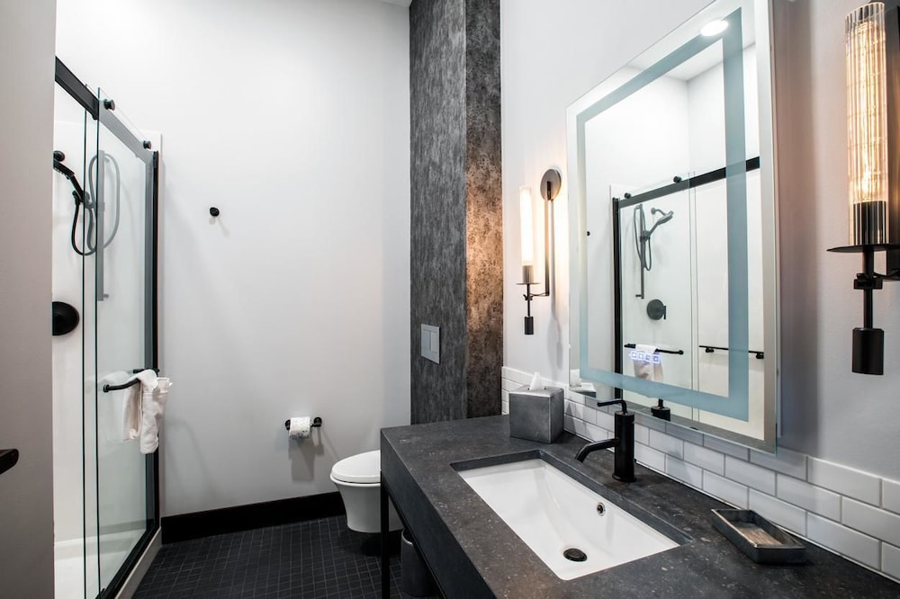 The Vault Hotel 16/17