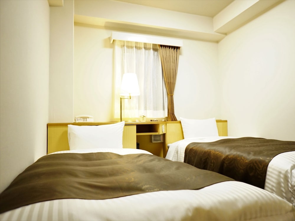 RENOVATED, TWIN BEDS