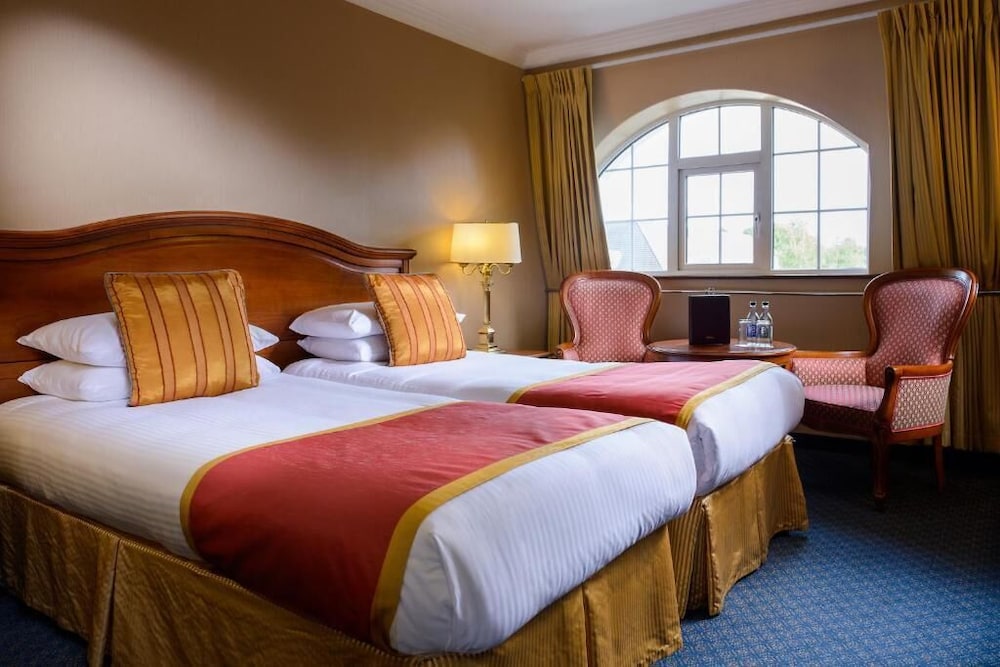 Killarney Avenue Hotel 20/68