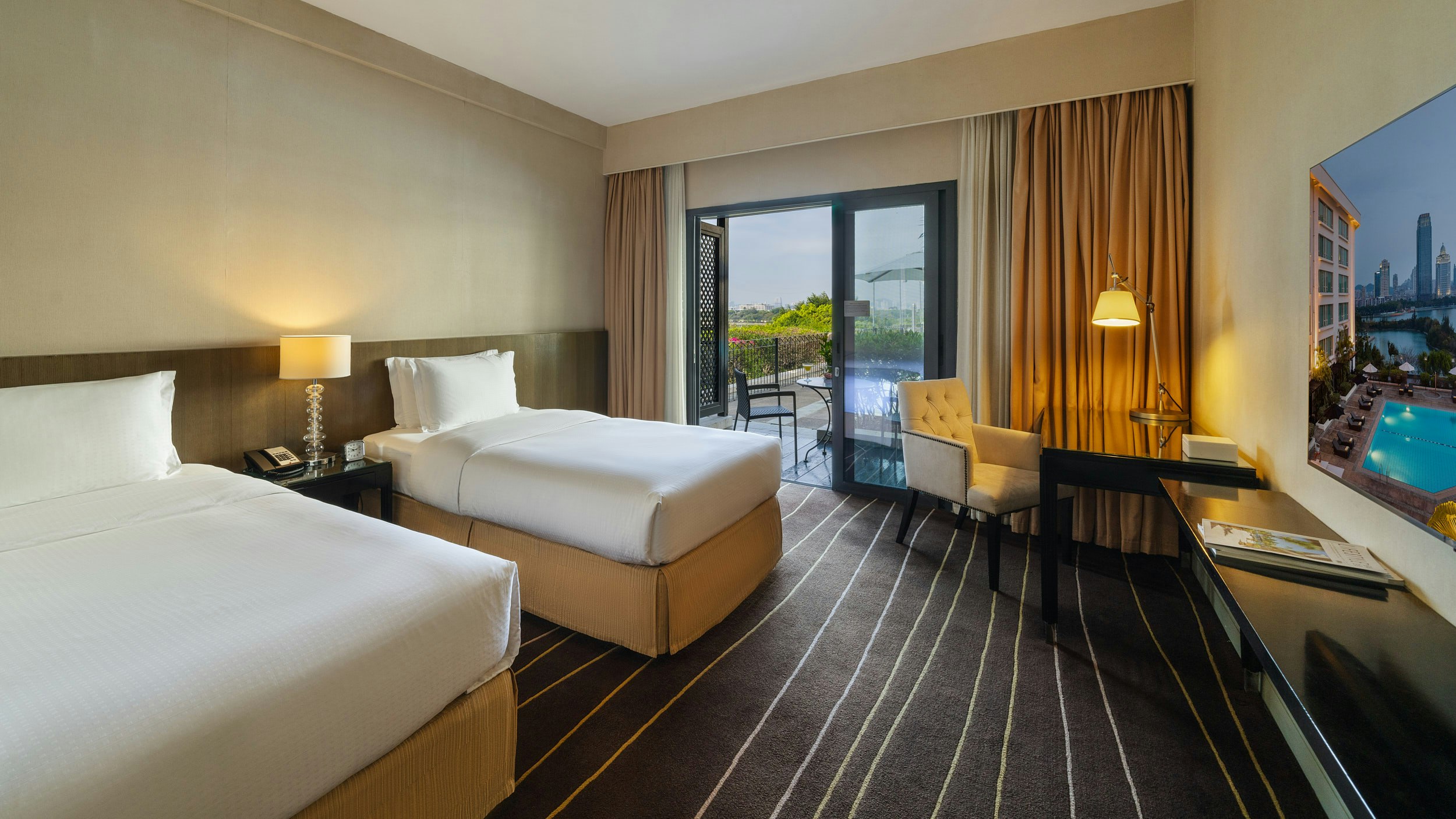 Deluxe, Cabana, Twin Beds