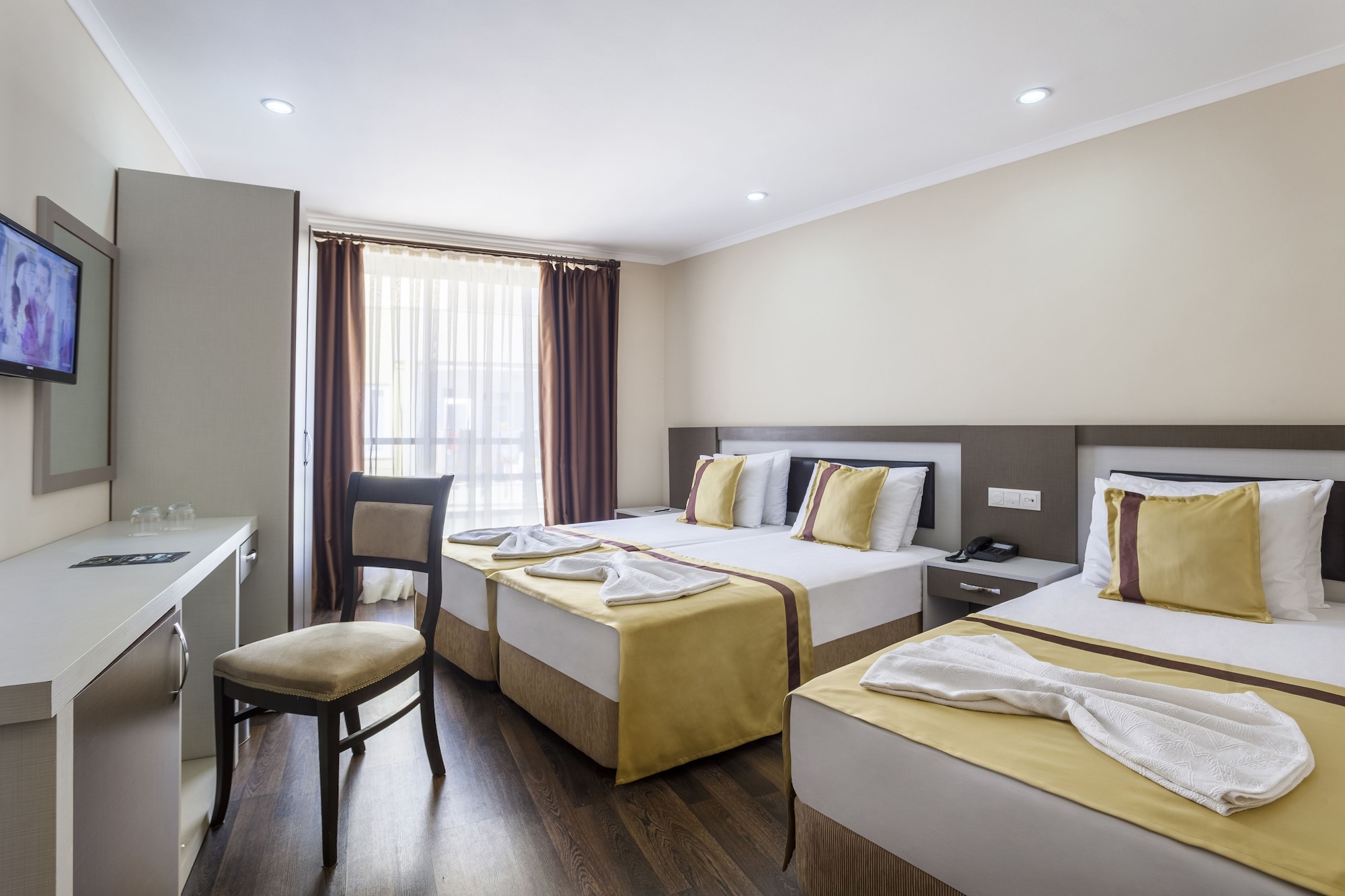 ROOM, TRIPLE