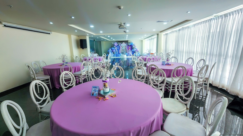 Hotel BE Suites Cali 38/50