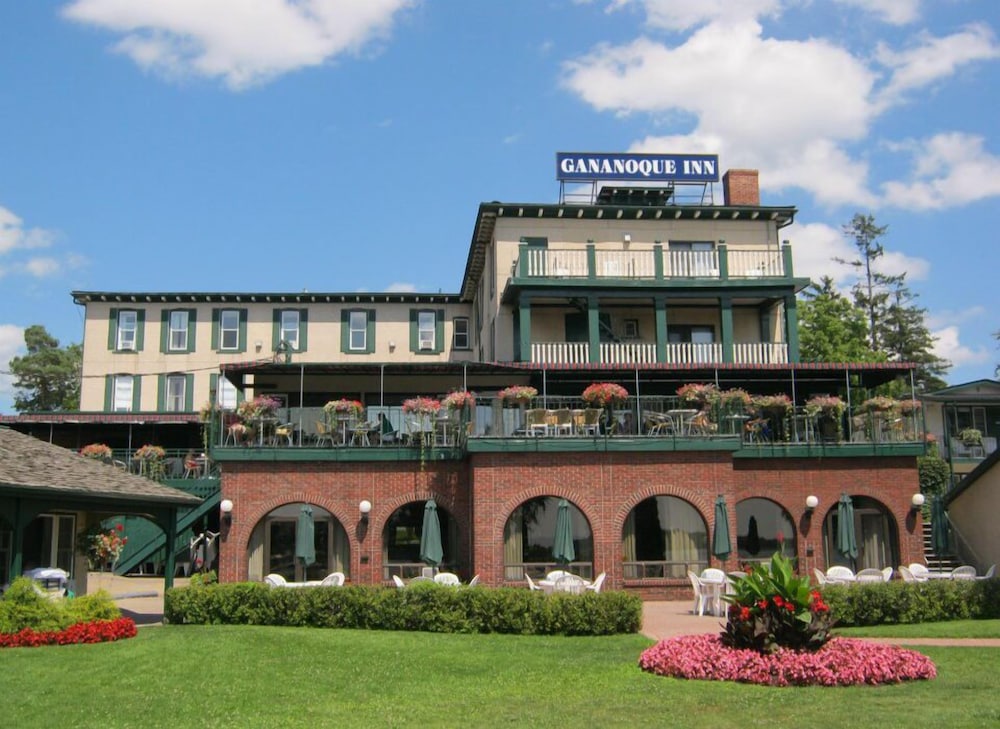 Gananoque Inn Spa 4/66