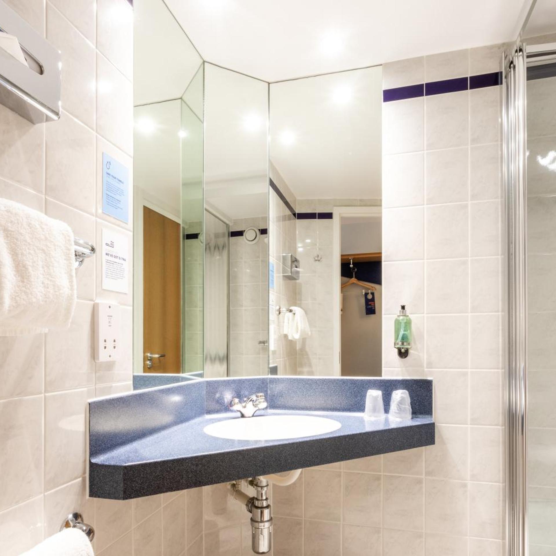غرفة تُحدَّد عند الوصول، Holiday Inn Express Perth 2/2