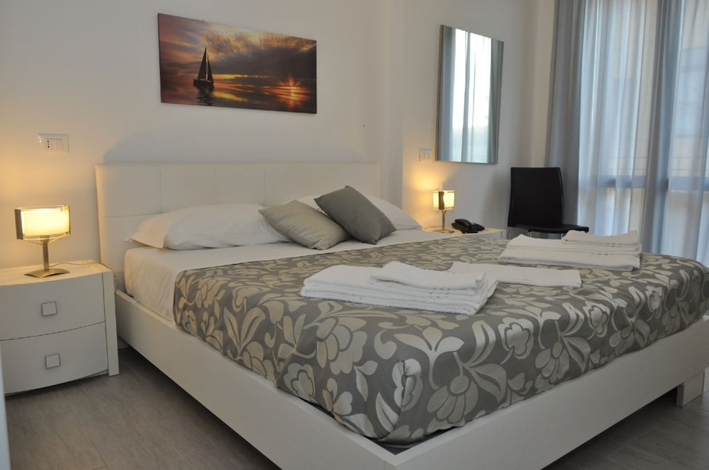 DELUXE, QUEEN BED