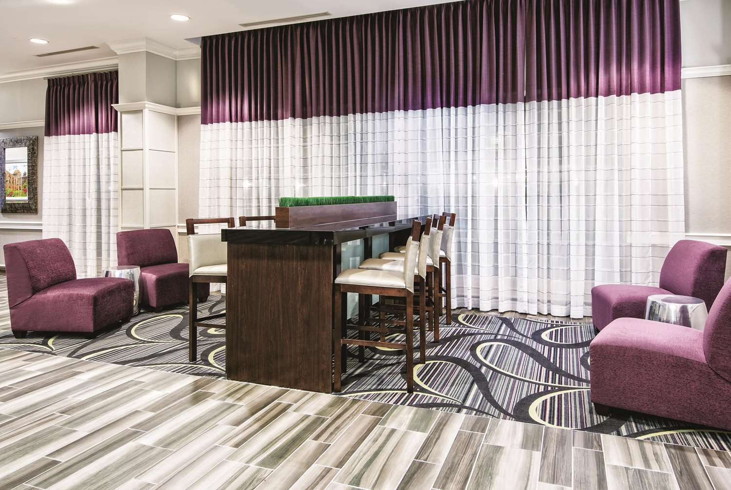 La Quinta Inn & Suites by Wyndham San Antonio Riverwalk 28/53