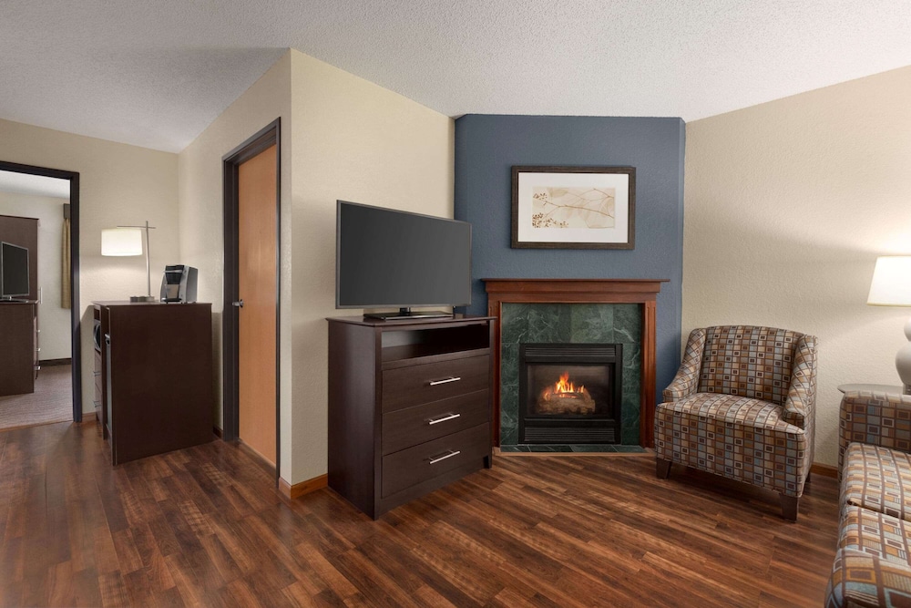 Baymont By Wyndham Owatonna 34/59