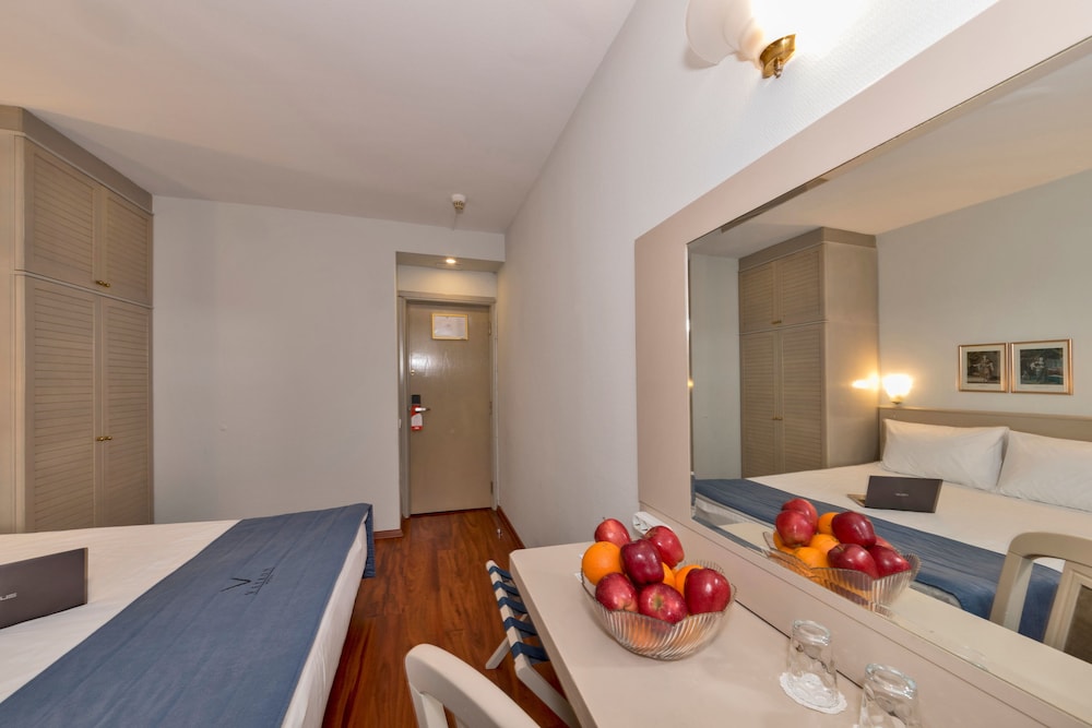 Febor Park Hotel 56/60