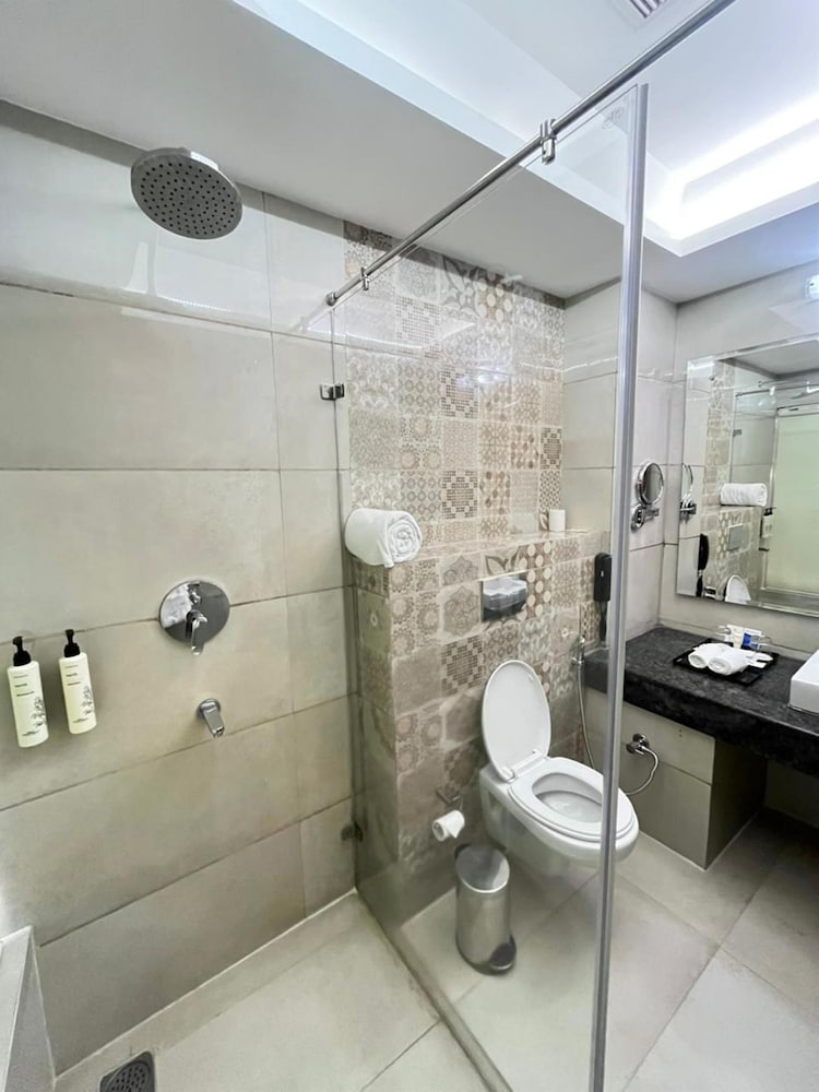 Rs Sarovar Portico 54/59