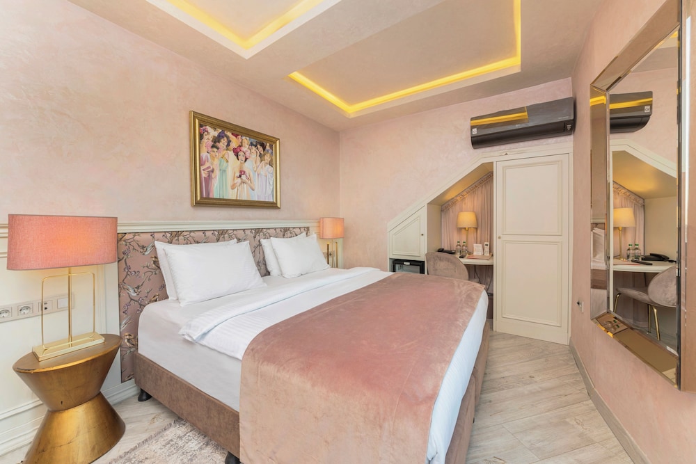 DELUXE, DOUBLE BED, SEA VIEW