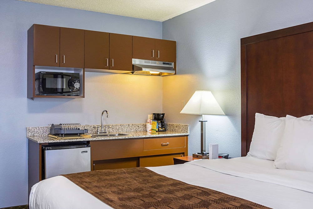 Quality Inn & Suites Clackamas - Portland 13/43