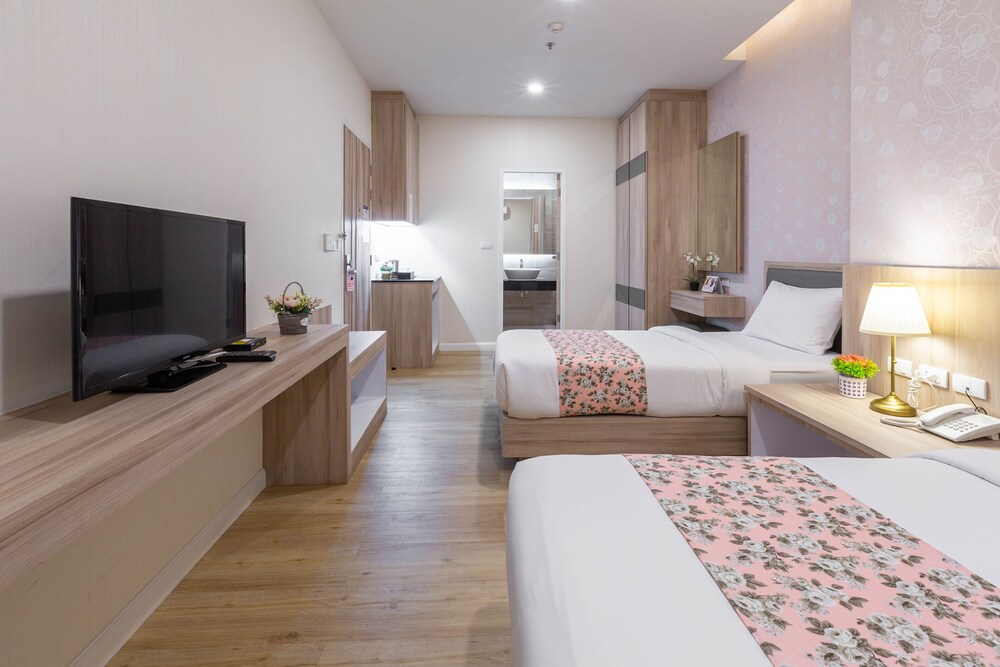 Leela Orchid Hotel 13/49