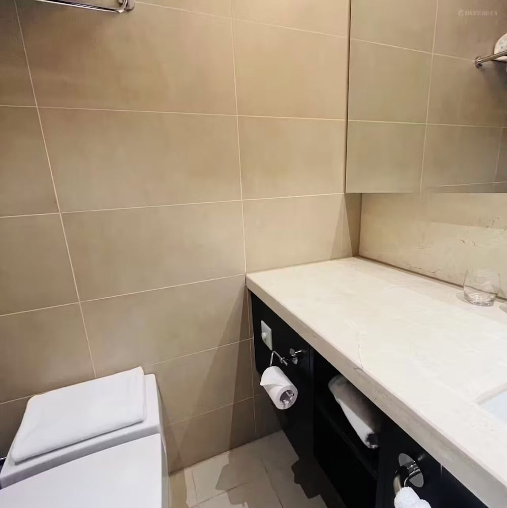 Orange Crystal Hotel (North the Bund East Daming Road) 57/59
