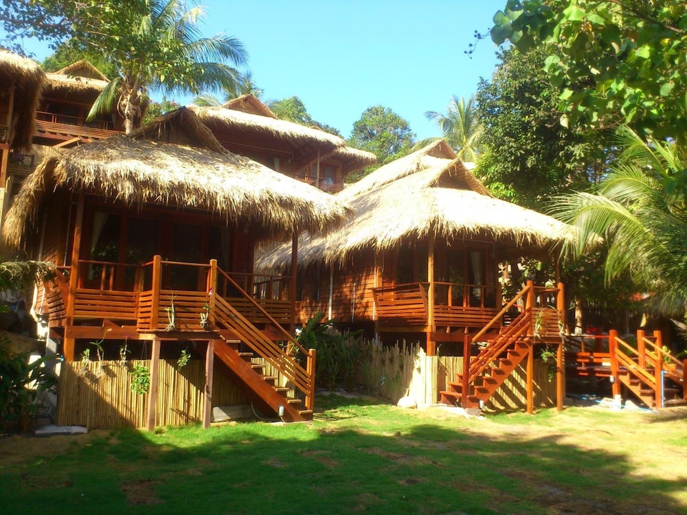 Ten Moons Lipe Resort 1/50