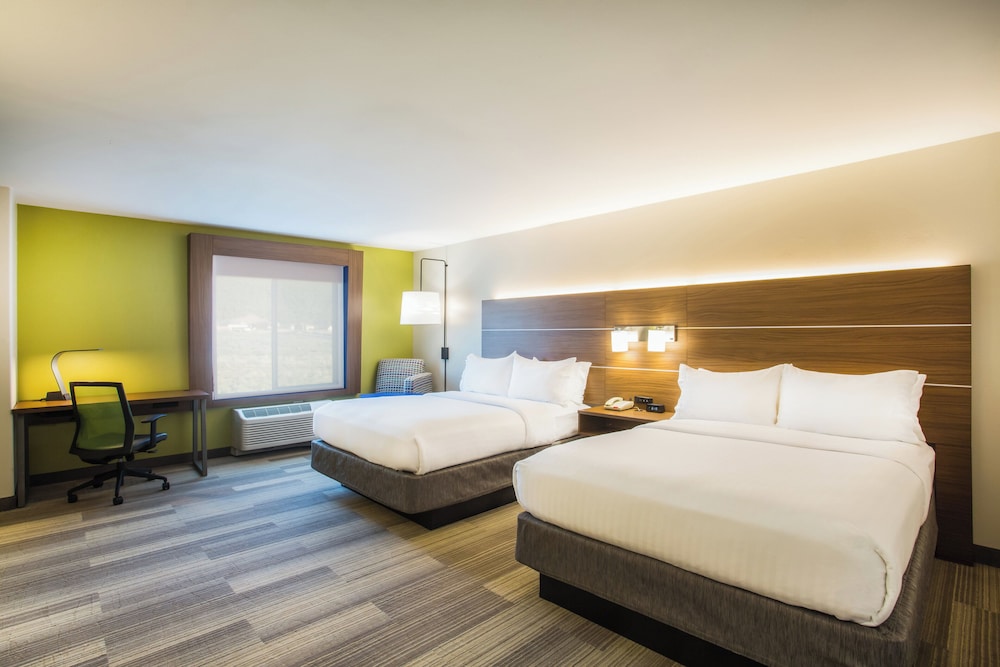 Holiday Inn Express Suites Cedar City 28/49