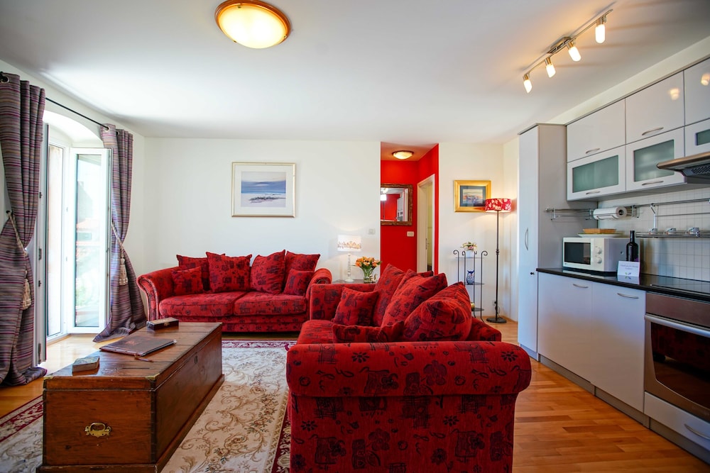 Boutique Guest Accommodation Zephyrus 54/80