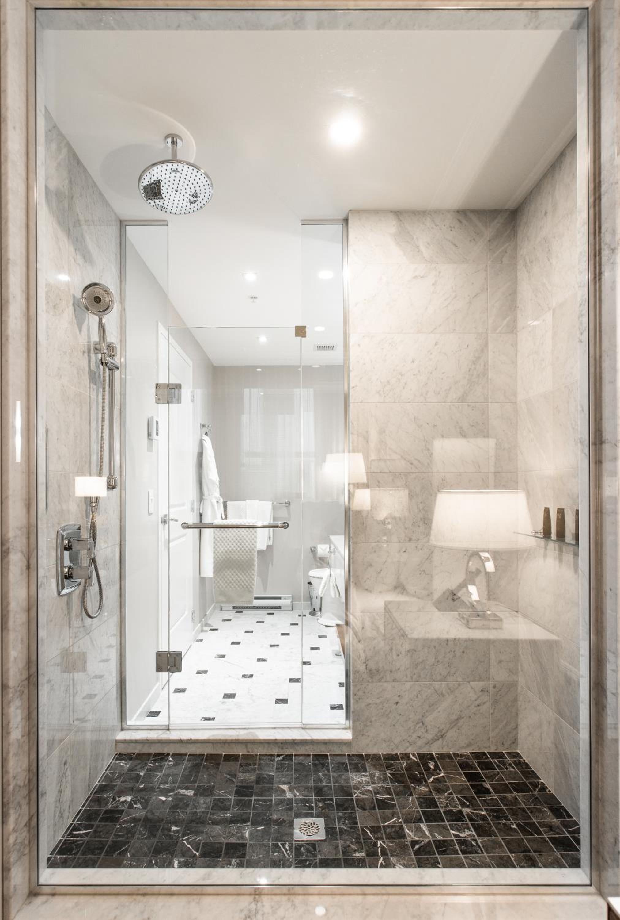غرفة كلاسيكية بسرير كينج وسريرين كوين، Hotel Birks Montreal 6/10