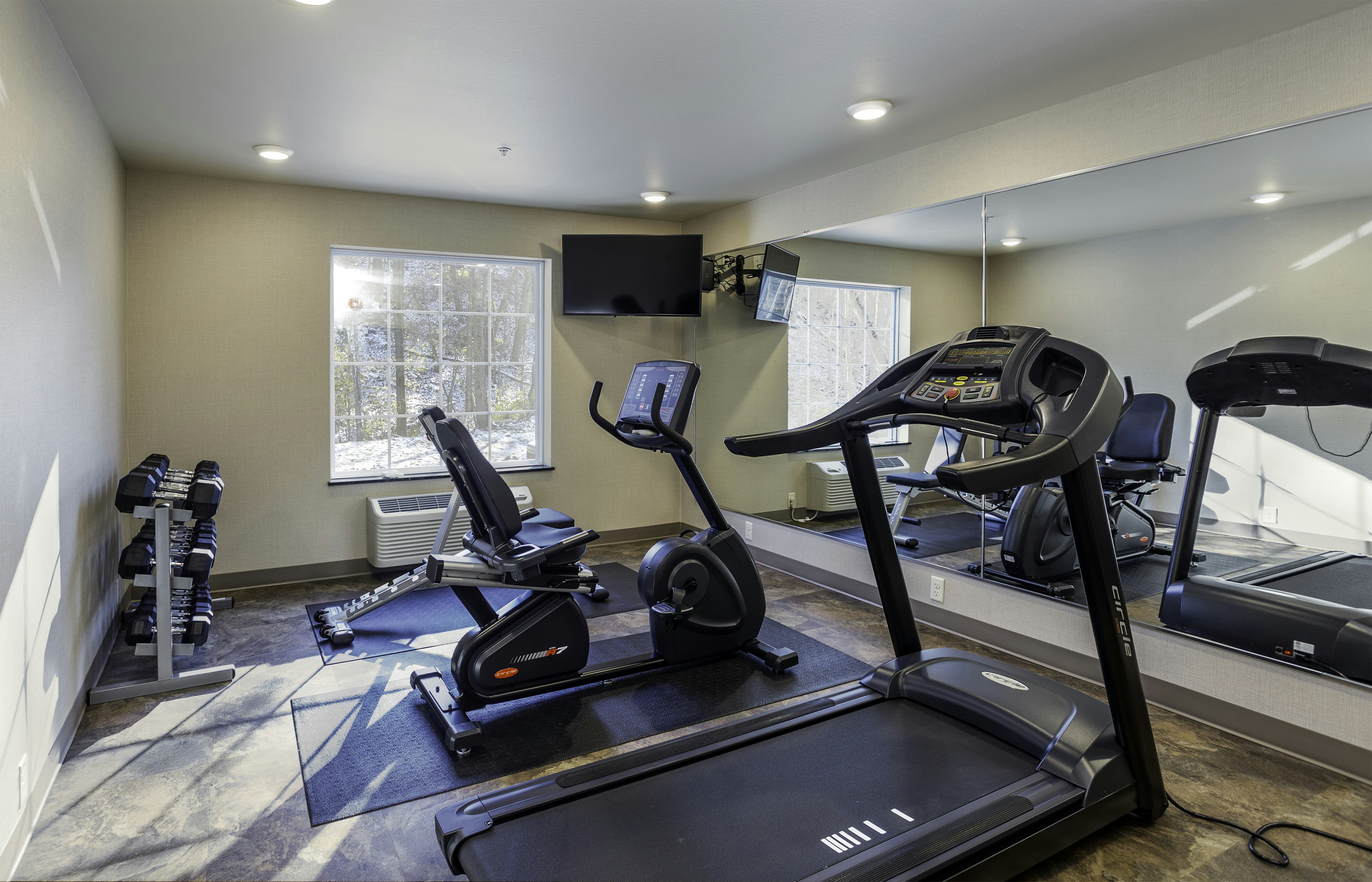 Cobblestone Inn & Suites - Brookville 24/48