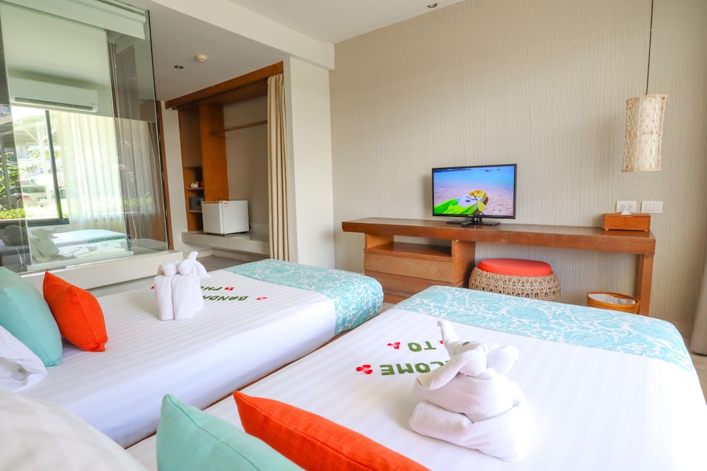 DELUXE BALCONY ROOM