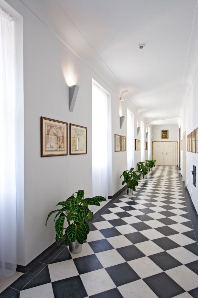 Monastery Hotel 17/89