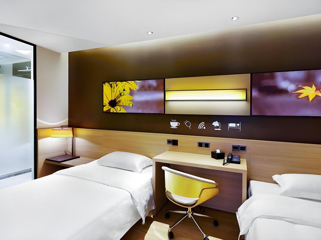 7 Days Premium Wuhan Caidian Square Branch 11/24