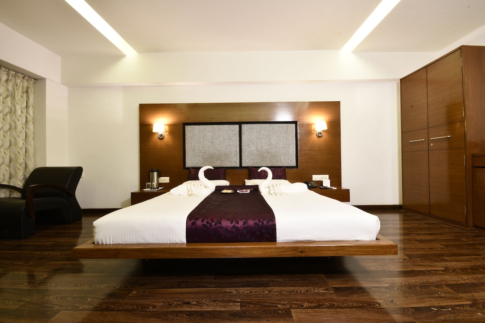 PLATINUM RESIDENCY HOTEL 8/28