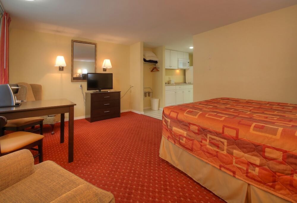 Colonial Village Resort 18/46