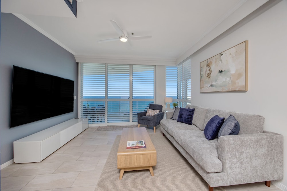 Pacific Views Resort 62/73