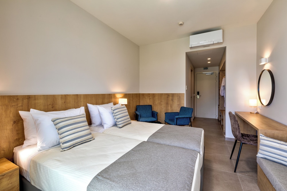 ROOM, DOUBLE BED, PRIVATE POOL