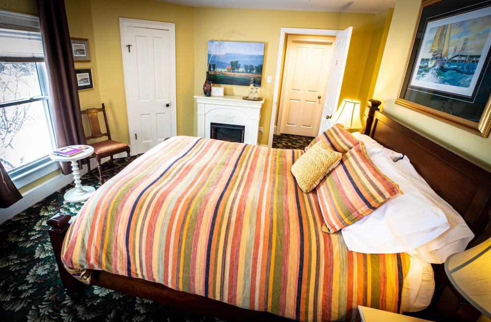 Twin Oaks Inn 11/69
