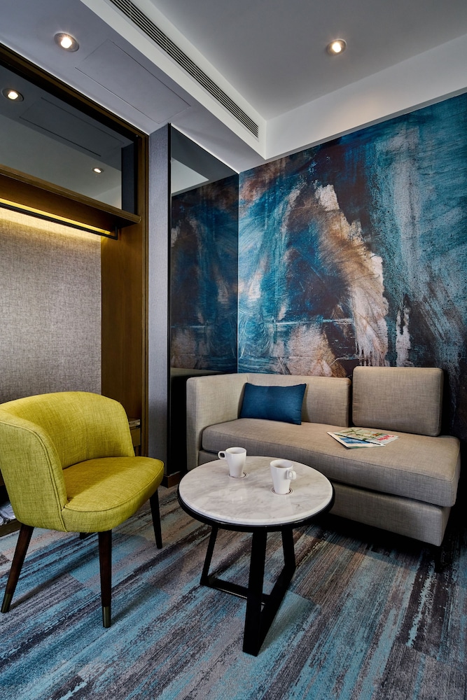 HARBOUR 10 HOTEL 39/69