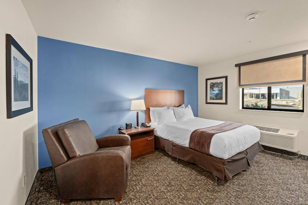 غرفة بسرير كوين لذوي الإعاقة، MainStay Suites Spokane Valley, WA 2/8