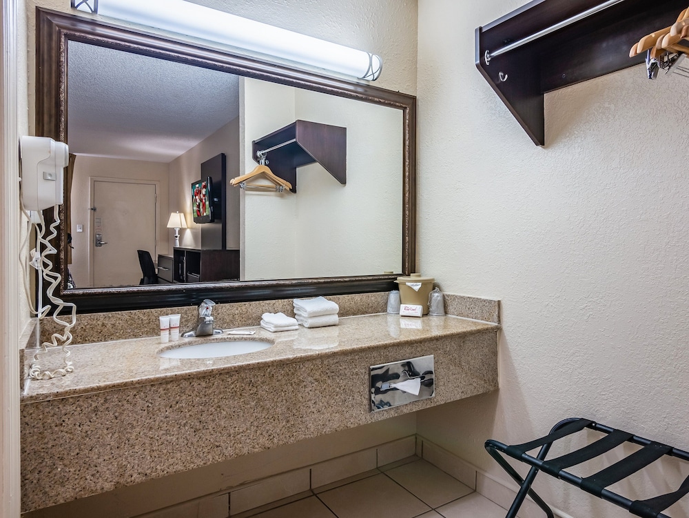 Red Roof Inn Orlando South-Florida Mall 11/34