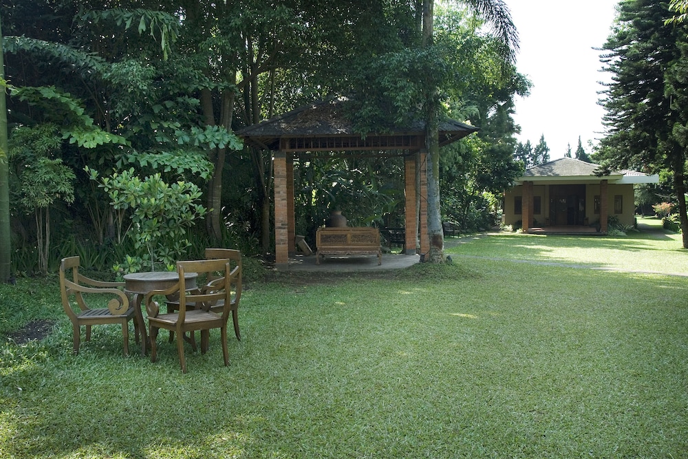 The Cipaku Garden 3/70