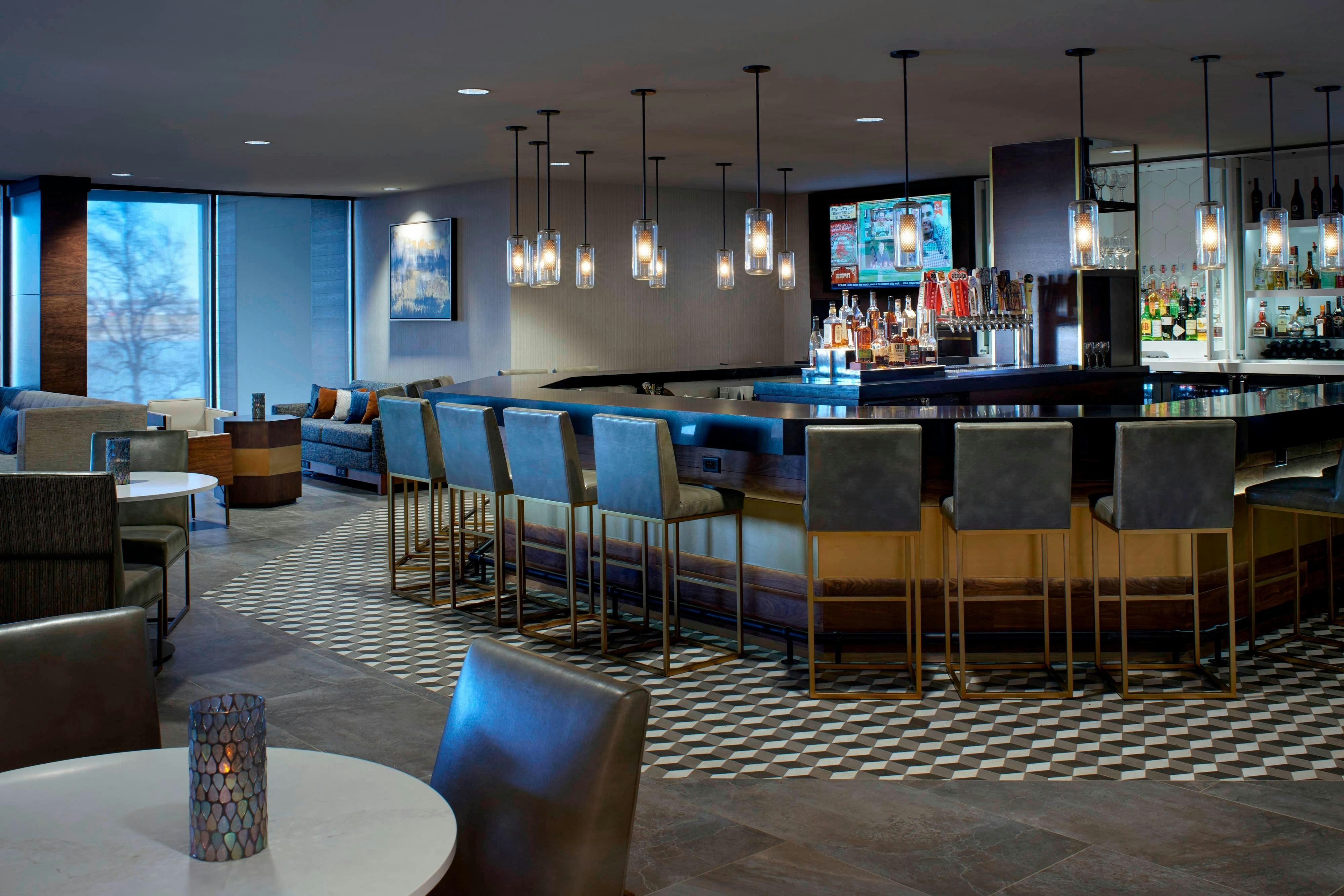 Kansas City Airport Marriott 38/64