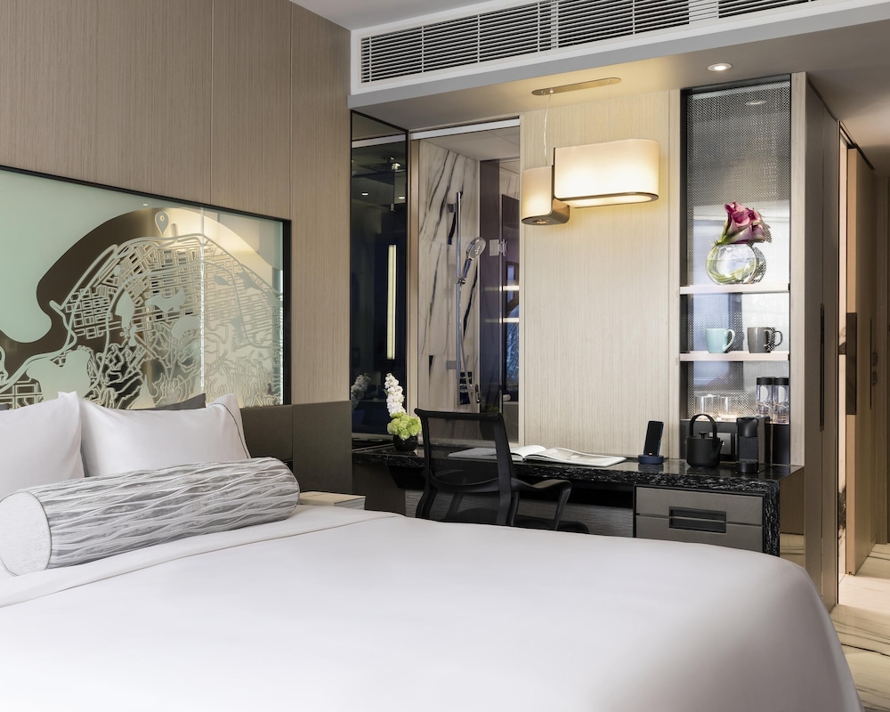 ROOM, KING BED