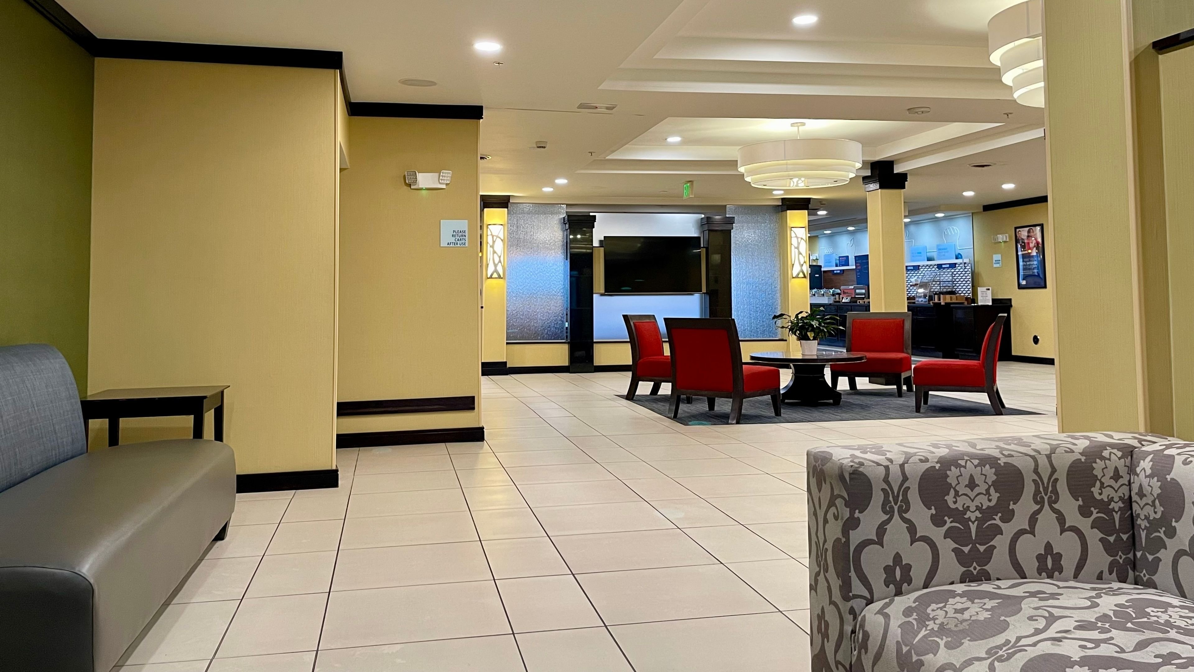 Holiday Inn Express Hotel And Suites Detroit North Troy 45/63