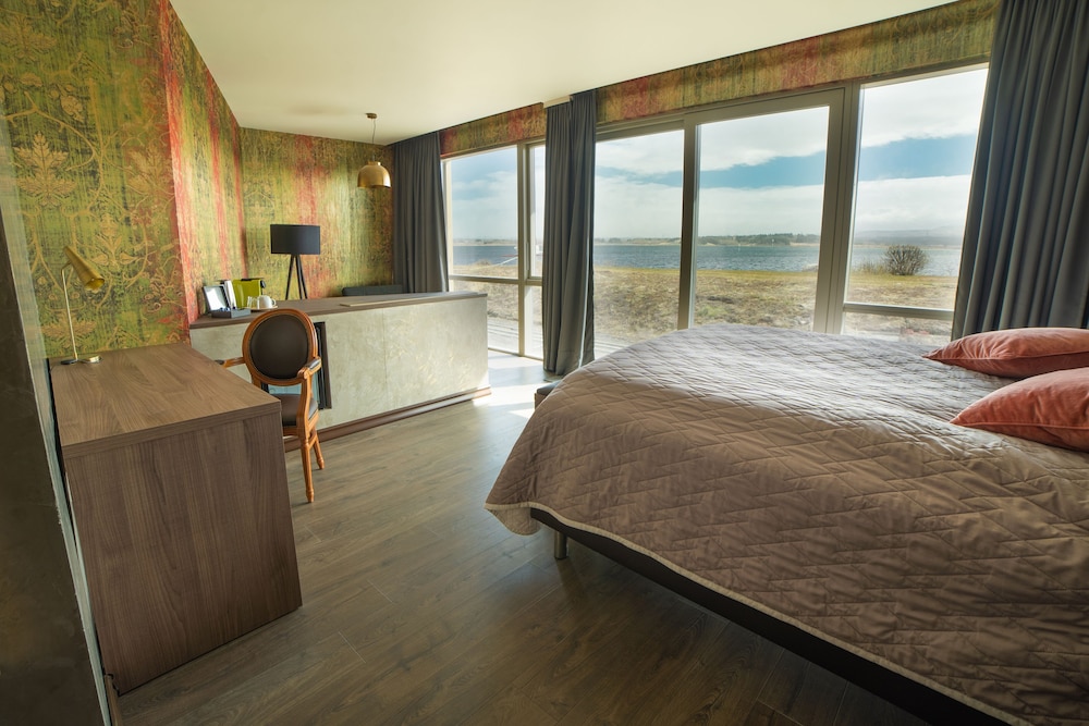 HOTEL KRIUNES 20/83