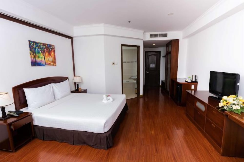 DELUXE, KING BED, OCEAN VIEW