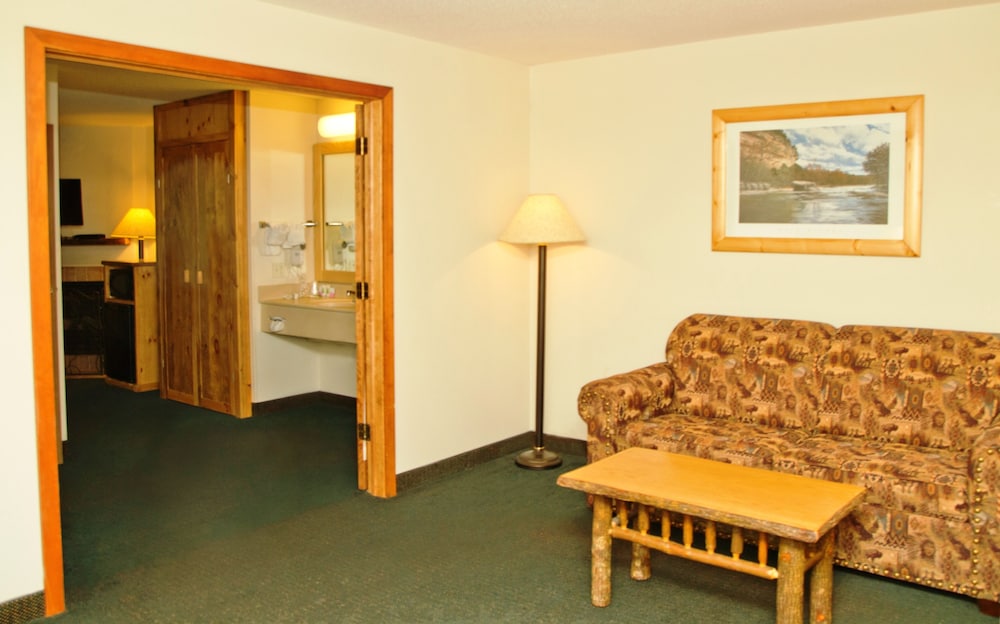 AmericInn by Wyndham Wisconsin Dells 13/30