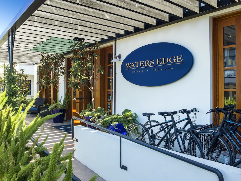 Waters Edge Hotel 6/44