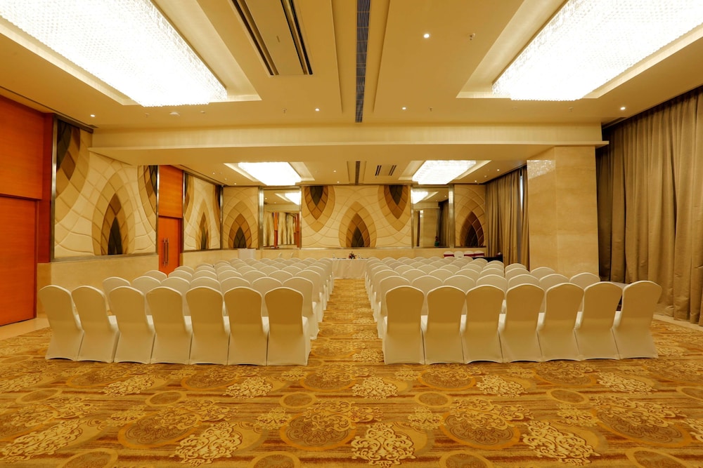 Nataraj Sarovar Portico 20/47