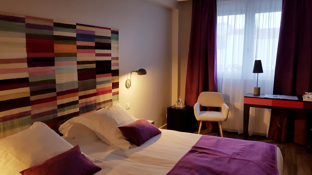 Hotel de Champagne 24/71