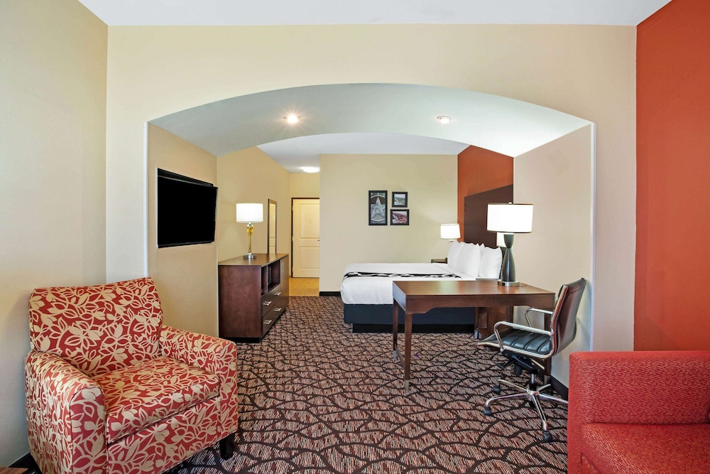 La Quinta Inn & Suites by Wyndham Pecos 30/62