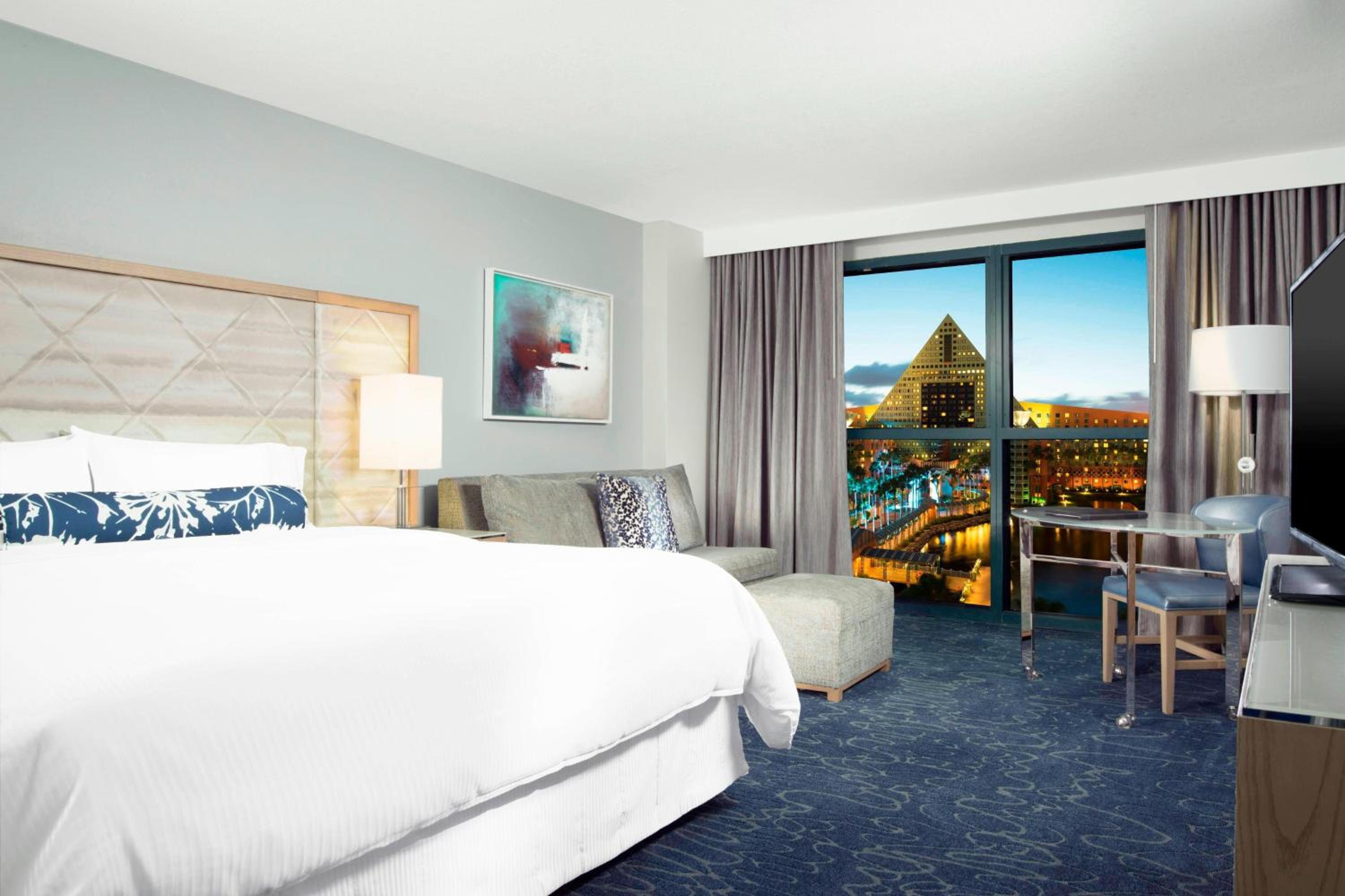 Resort, Guest Room, Deluxe, King Bed, Sofa