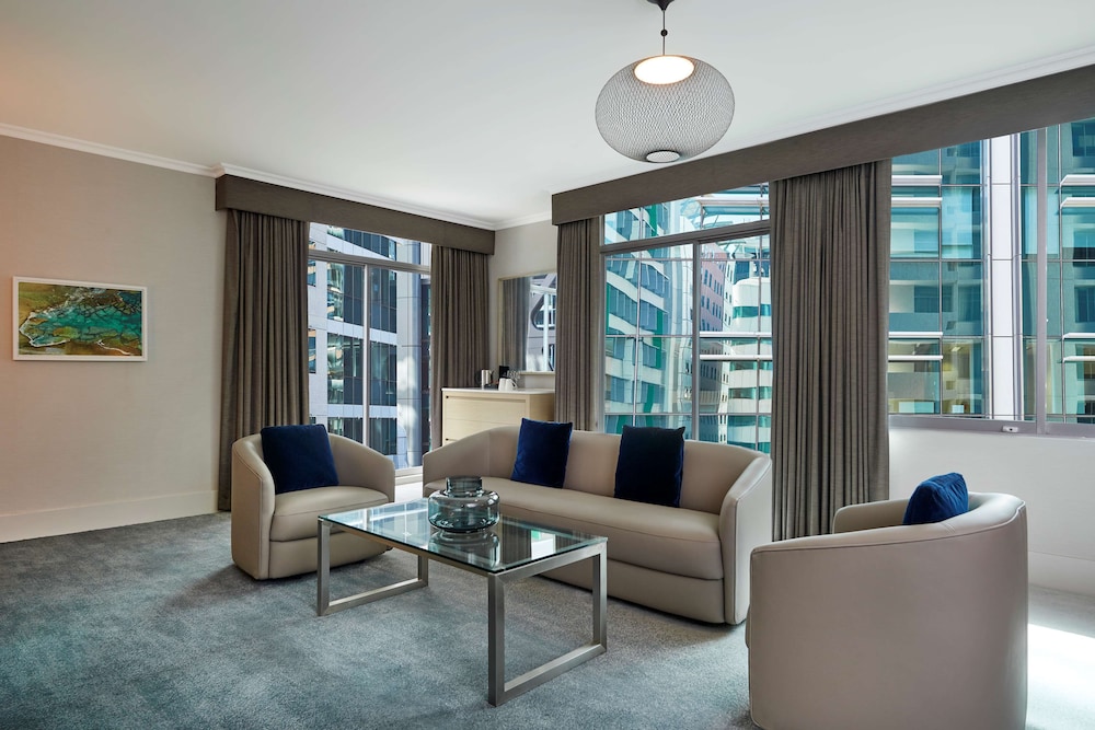 Parmelia Hilton 38/65