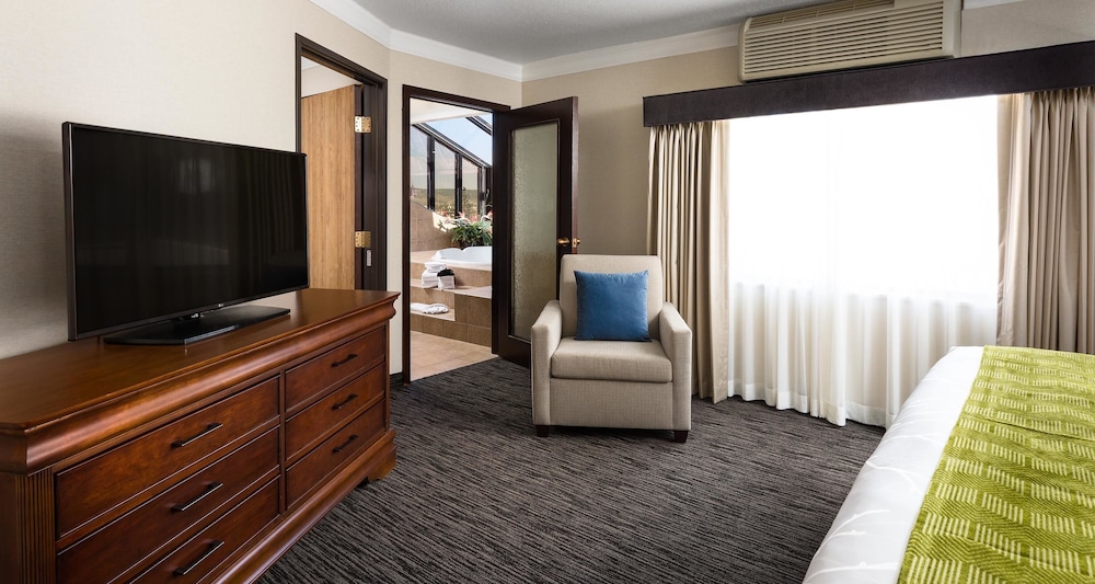 Best Western Plus Landmark Inn 27/38