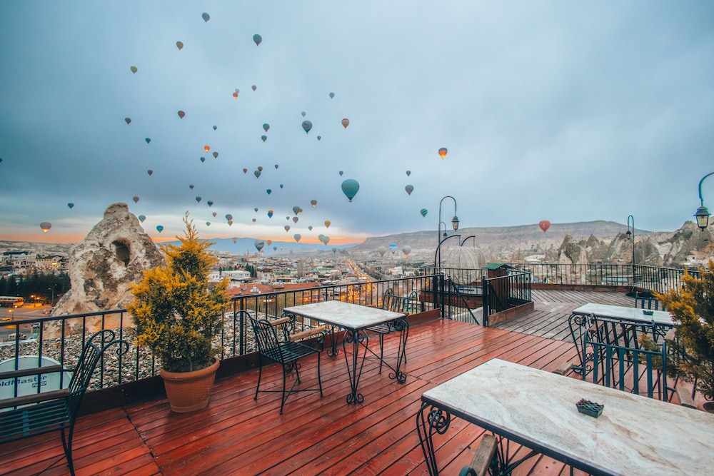 Bedrock Cave Hotel 30/50