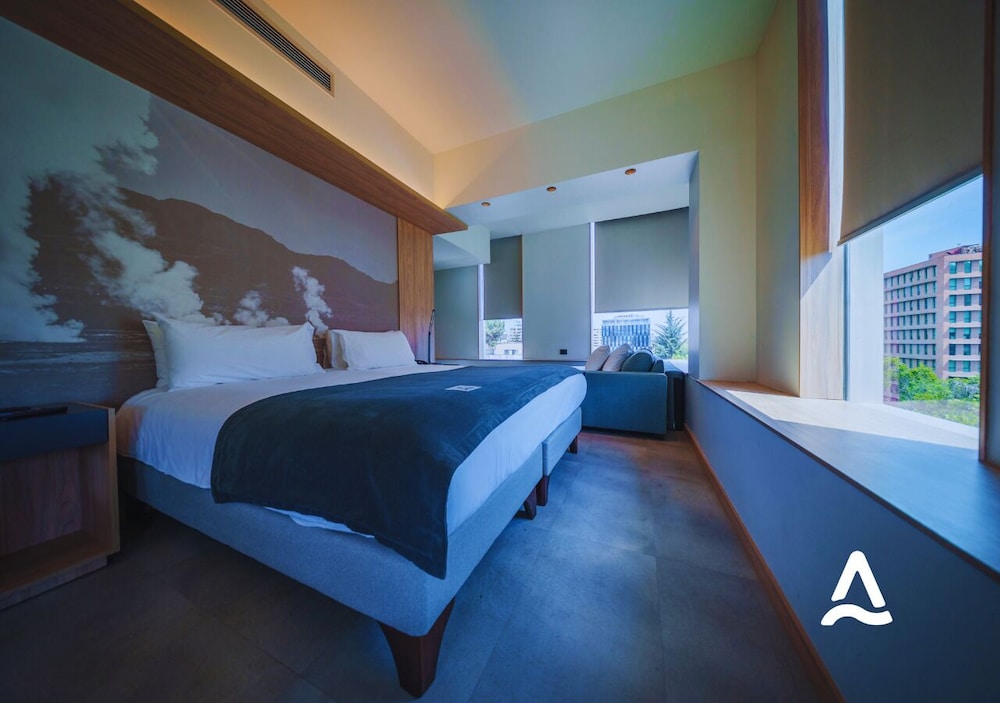 Alma, Suite, King Bed