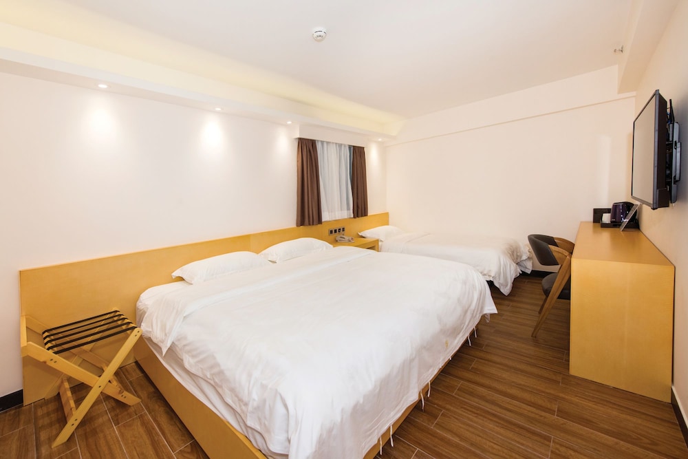 San Tung Fong Commercial Inn South Wing 8/21